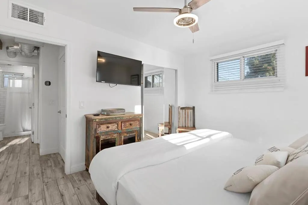 Апартаменты Featherlight Cottage With Bbq And Hot Tub In Downtown Феникс