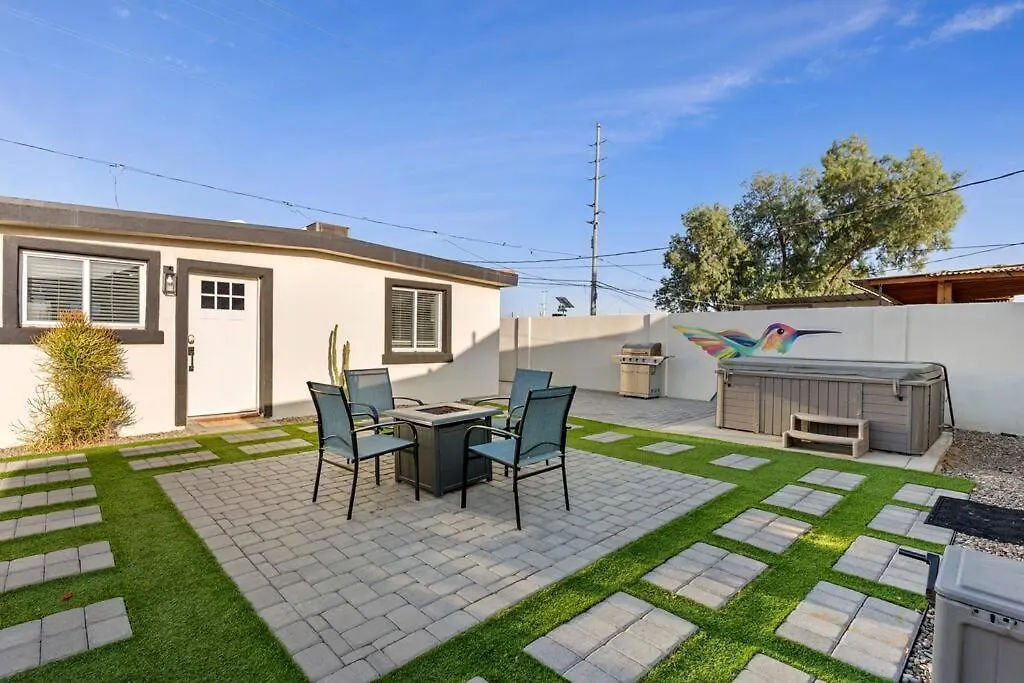 Featherlight Cottage With Bbq And Hot Tub In Downtown Феникс США